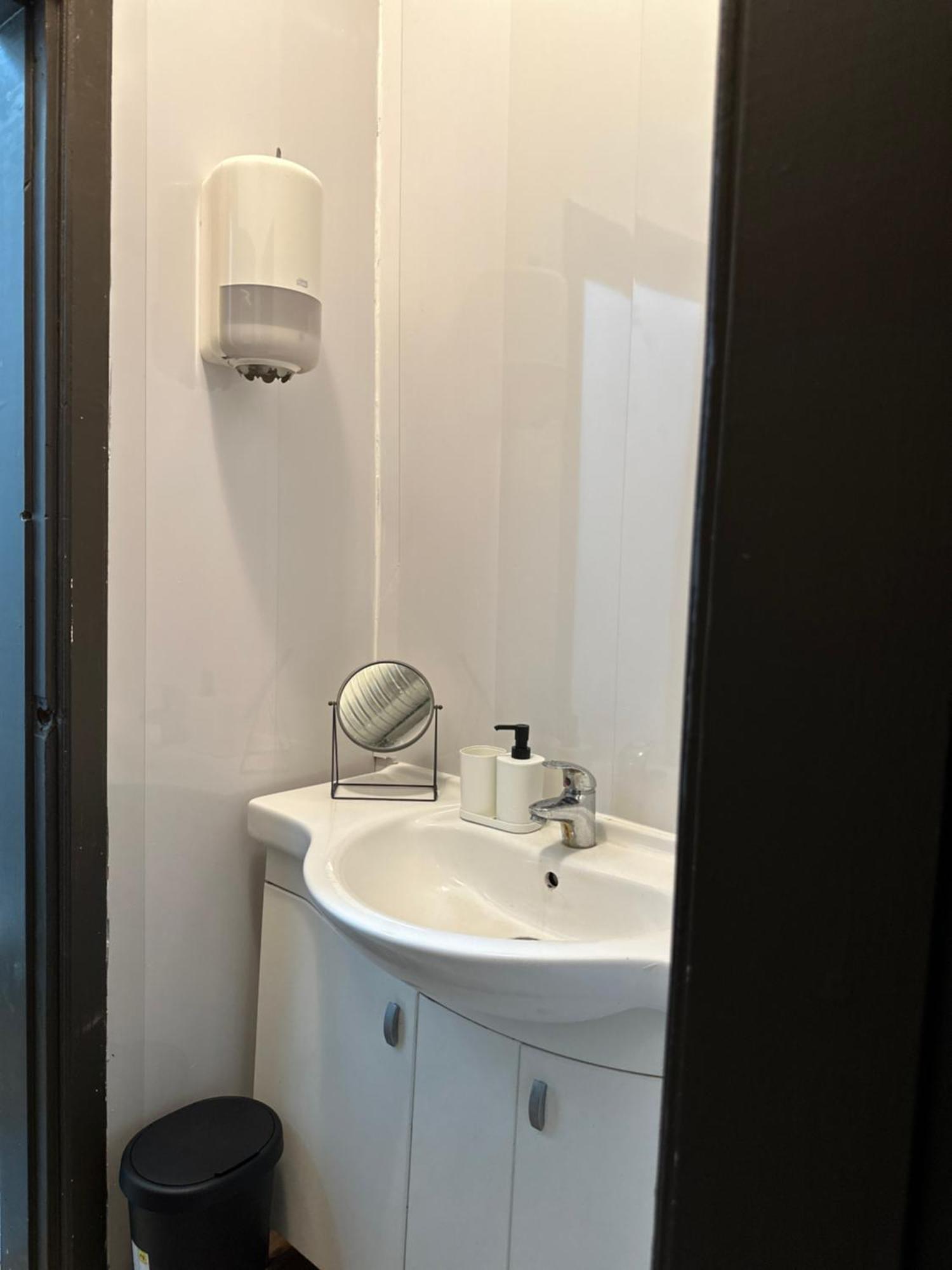 The Kliefs Vilnius - Virtual Check-In Hostel Exterior photo